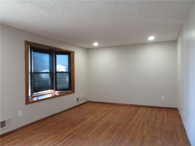 Building Photo - 212 Vollmer Pkwy