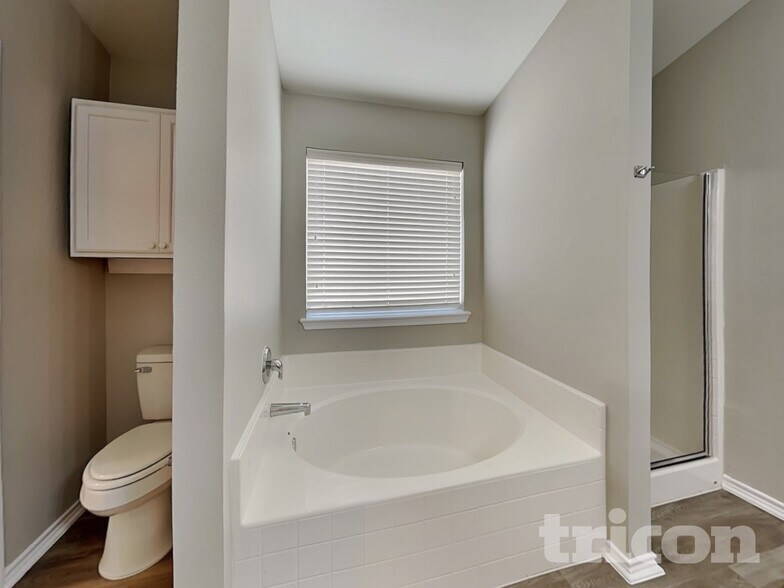 Building Photo - 116 Independence Tr