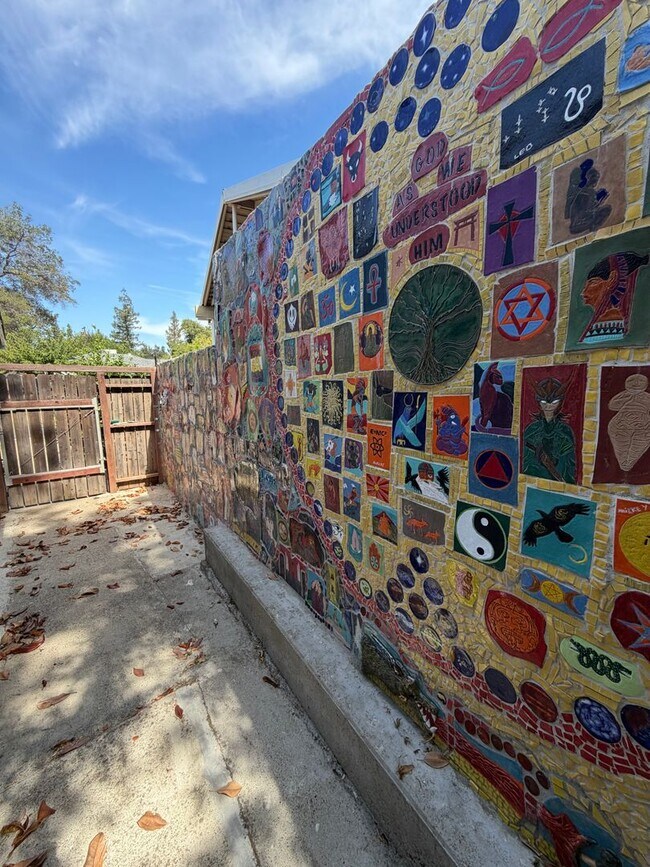 Building Photo - 7210 Zelinda Dr