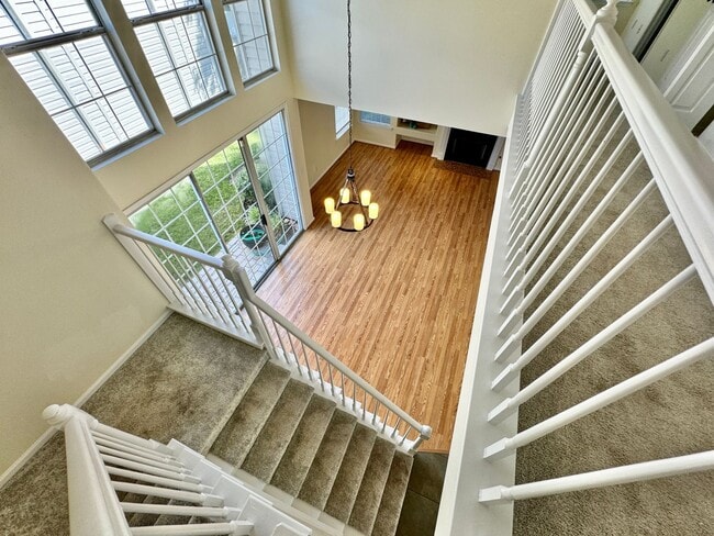 Building Photo - Available 08-08-25 in Cedar Crossing! A Pe...