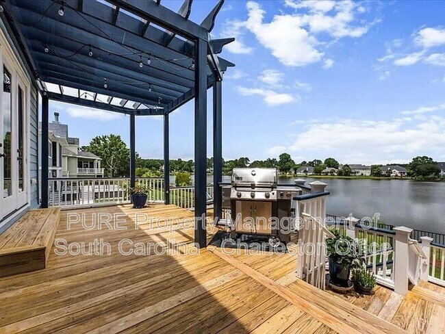 Building Photo - 1597 Rivertowne Country Club Dr