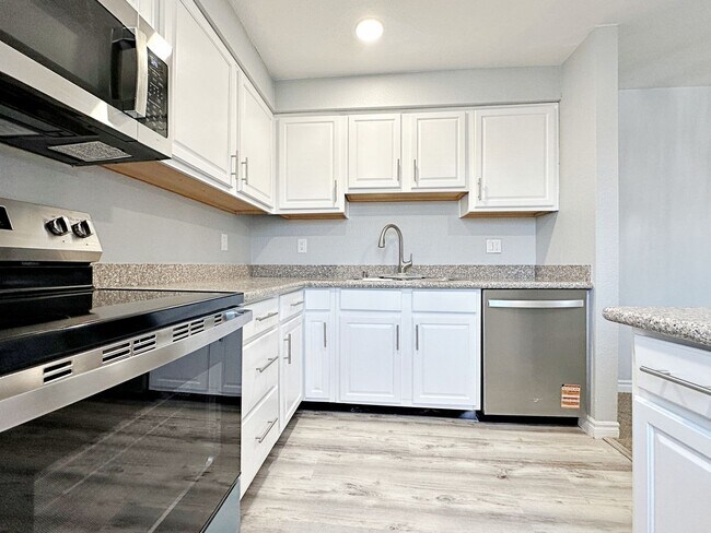 Primary Photo - 2 BEDROOM 2 BATH FULLY REMODELED CONDO IN ...