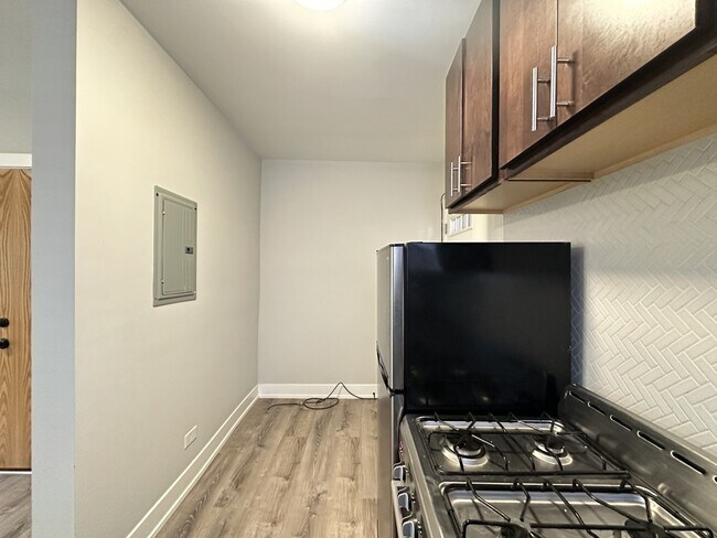 Building Photo - 436 W Belden Ave
