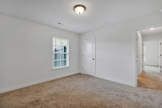 Building Photo - 2452 Belltown Dr SW
