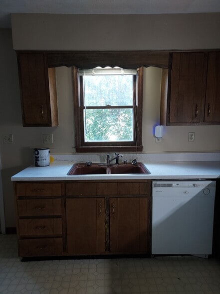 Building Photo - 6817 Holly Lake Dr