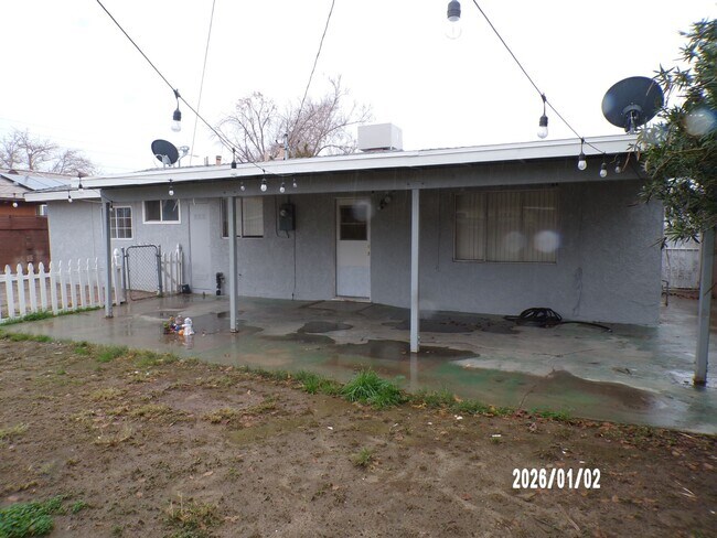 Building Photo - Clean One Story with 1219 sq. ft.