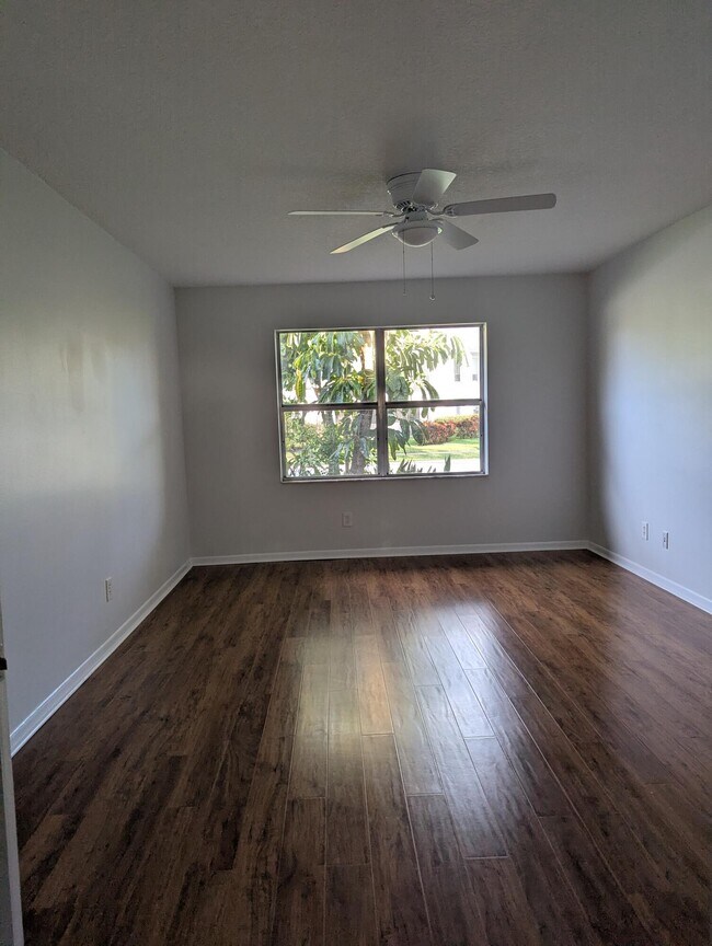 Building Photo - 104 Moccasin Trail S