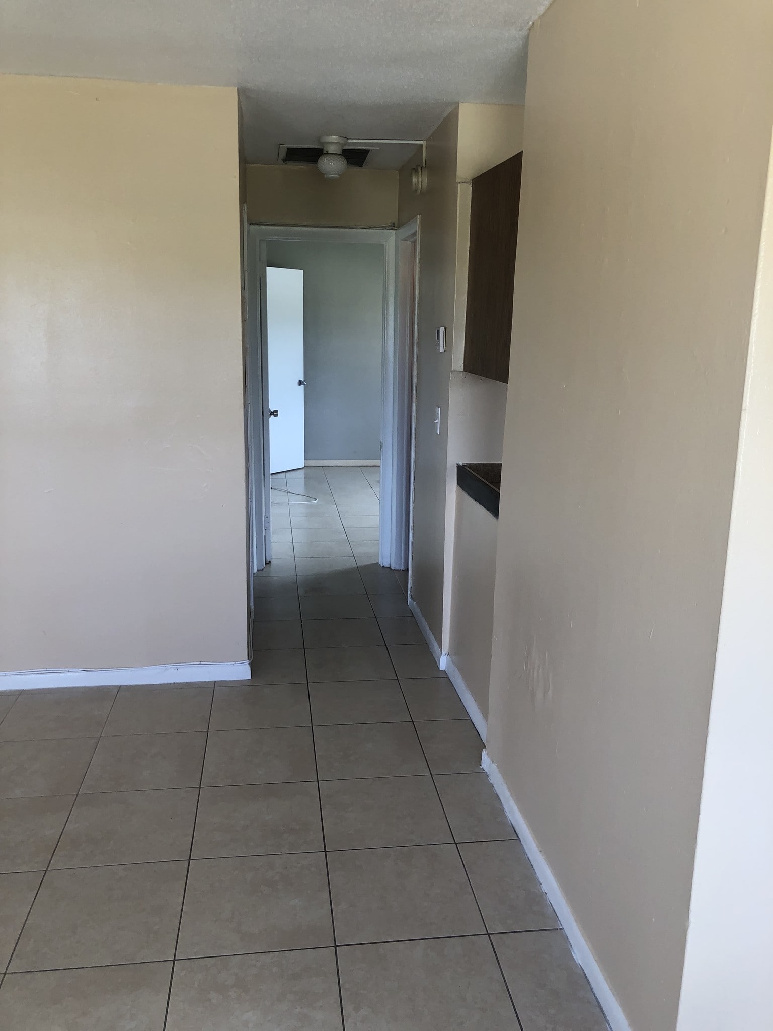 Hallway to bedroom - 805 Foresteria Dr