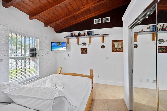 Building Photo - 2834 SW 33rd Ave