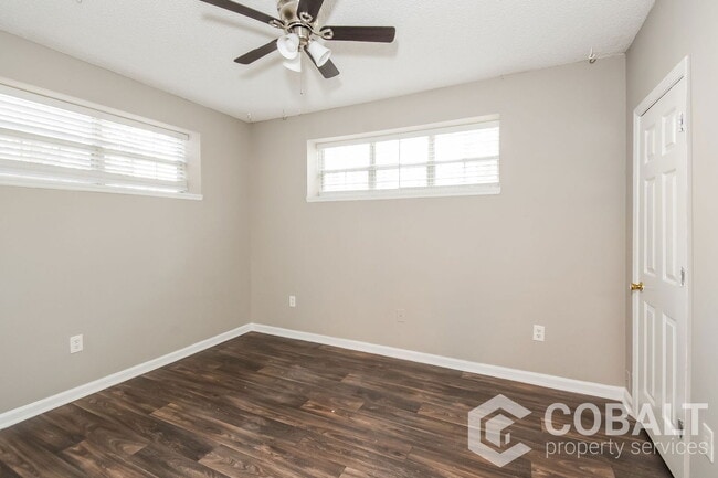 Building Photo - 987 Collier Rd NW