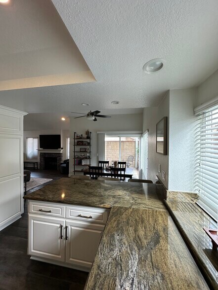 Building Photo - 12411 Silkleaf Ave