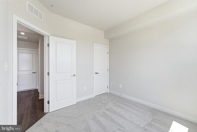 Building Photo - 16130 Hyde Pk Pl