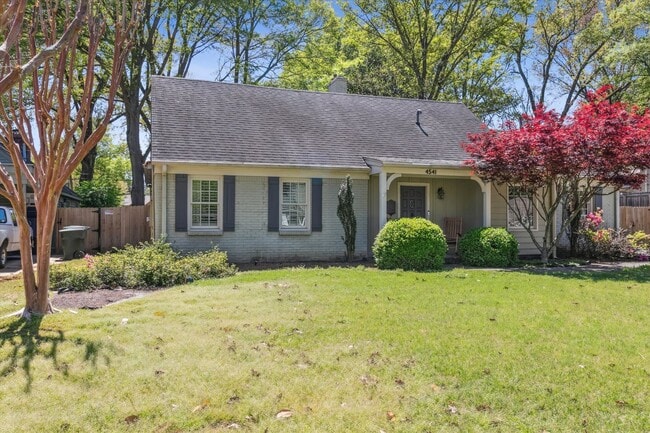 Building Photo - 5 bedroom 3 bathroom with over 3,500 square feet in East Memphis near Walnut Grove and Perkins