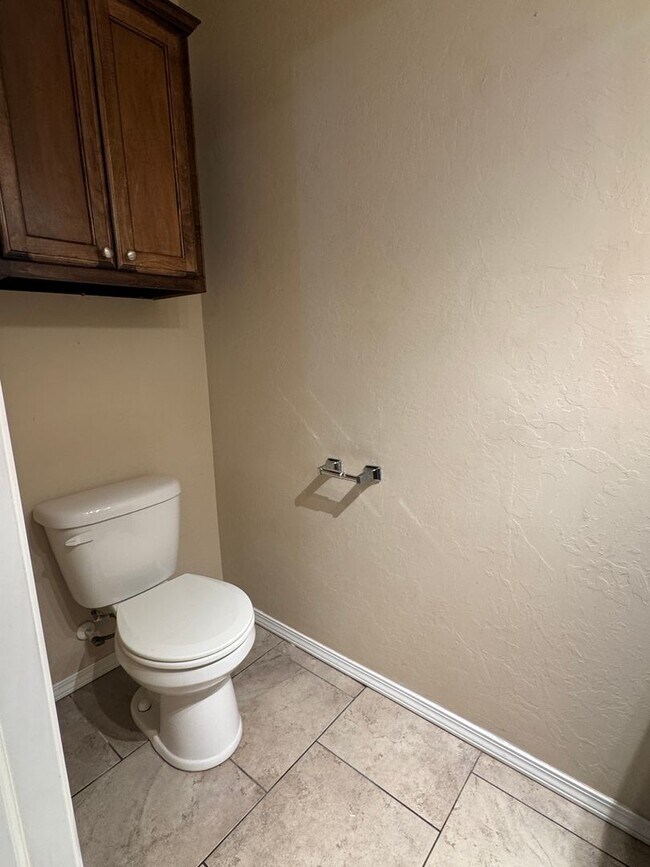 Building Photo - 1301 SW Washington apt 3- AVAILABLE NOW!