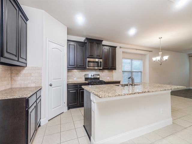 Building Photo - 710 Teakwood Dr