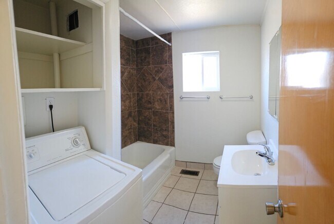 Building Photo - McD--445