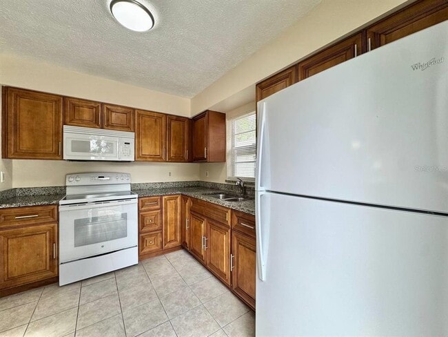 Building Photo - 10015 N Aster Ave