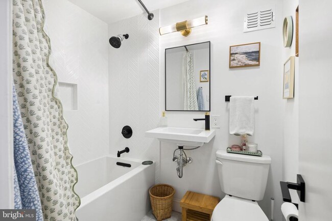 Building Photo - 1704 Naudain St