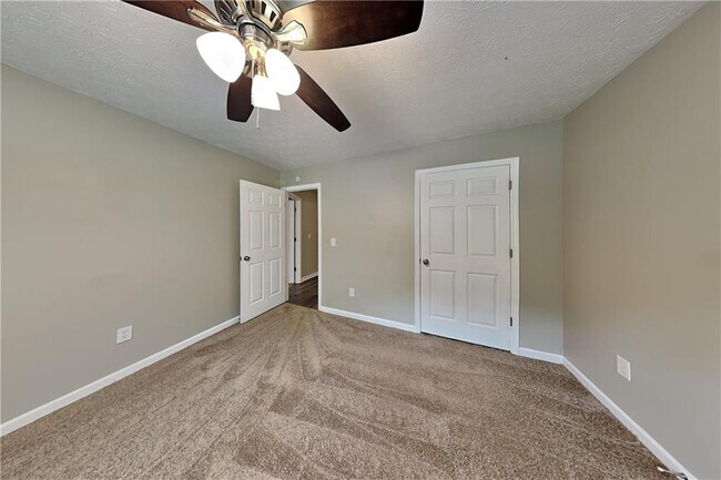Building Photo - 629 Glendale Forest Dr