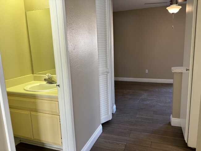 Building Photo - 2-Story, 2-Bedroom Condo Available for Rent