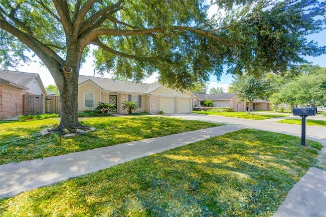Building Photo - 5711 Weeping Willow Rd