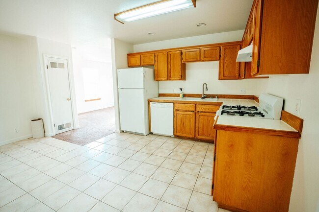 Building Photo - 917 I St