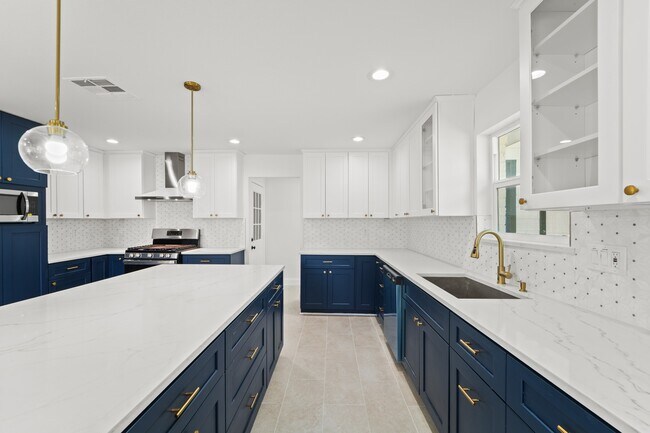 Building Photo - 10722 Lynbrook Dr