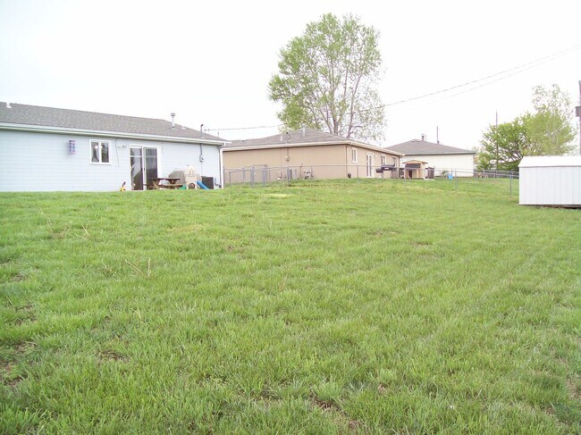 Building Photo - 317 Palomino Ln
