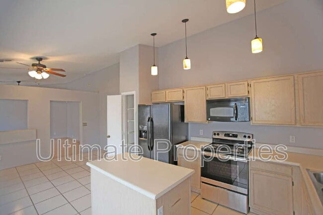 Building Photo - 3232 W Lone Cactus Dr