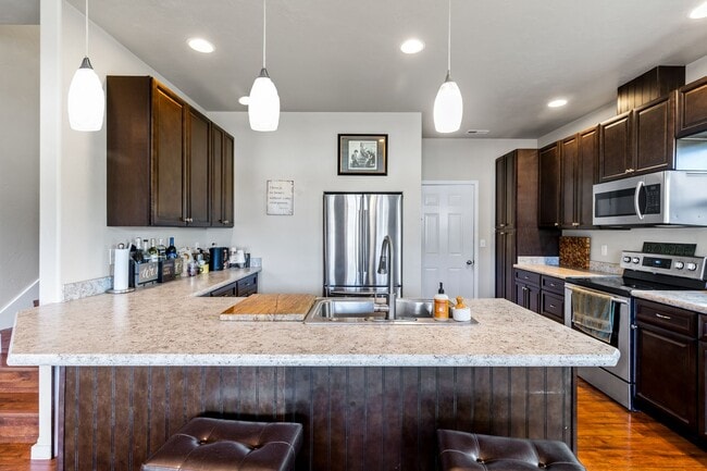 Building Photo - Beautiful & centrally located Whitefish Home