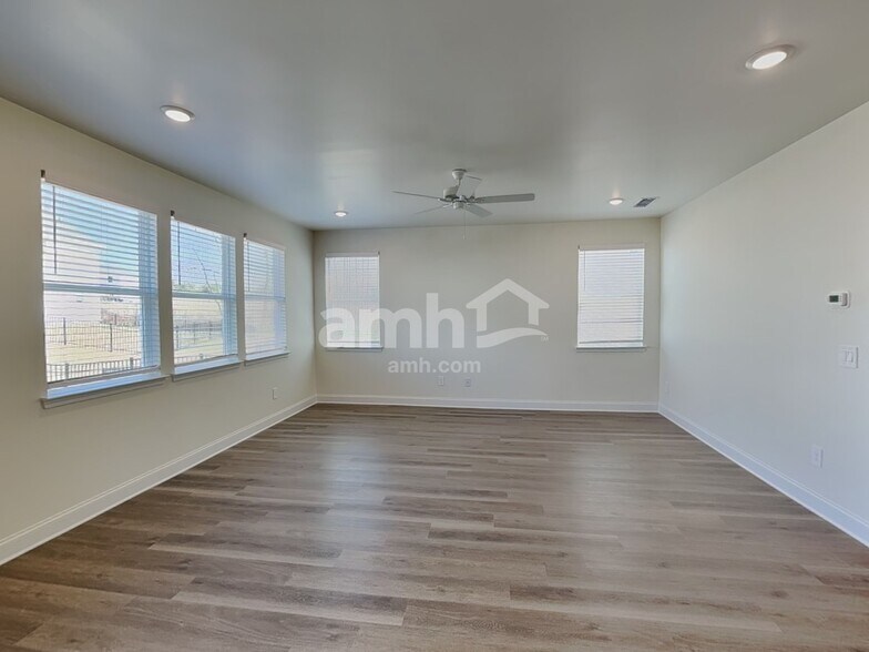 Building Photo - 3662 Creek View Cir