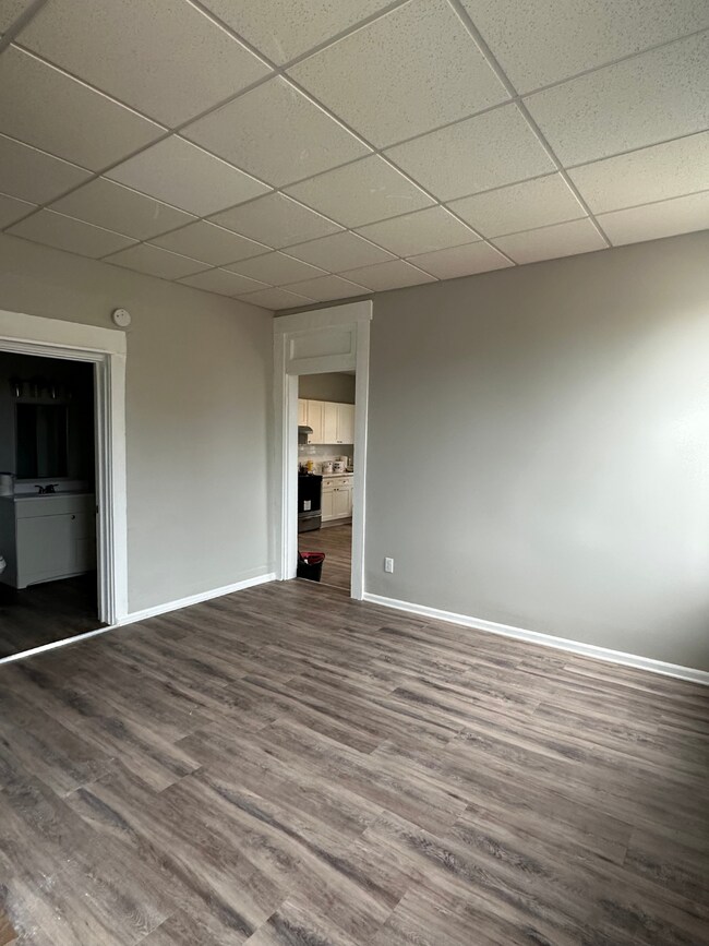 Building Photo - 603