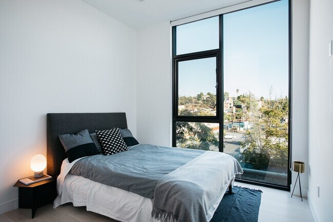 Building Photo - 2121 Scott Ave