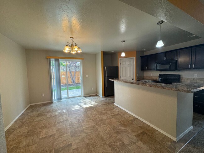 Building Photo - MOVE IN TODAY! $250 off MOVE IN SPECIAL! S...