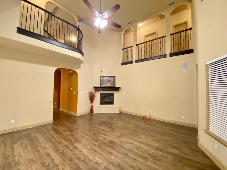 Building Photo - 2752 Waters Edge Dr