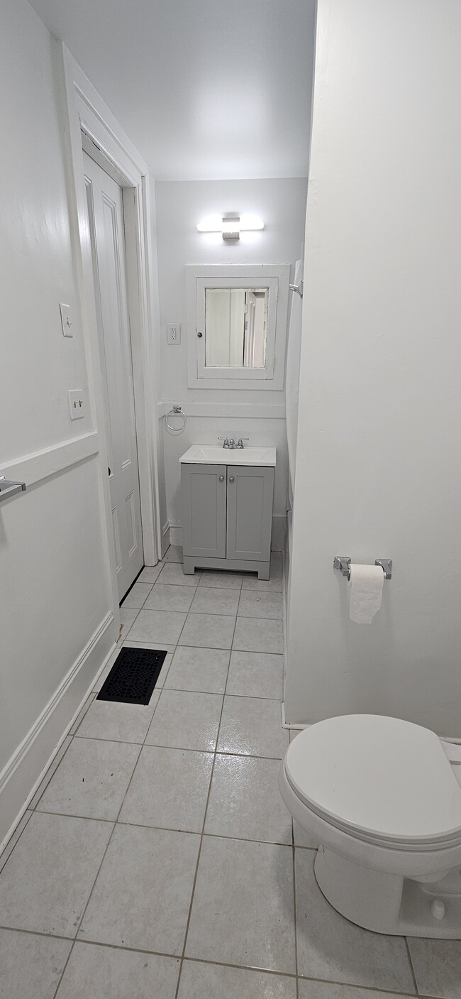 Bathroom - 262 Meigs St