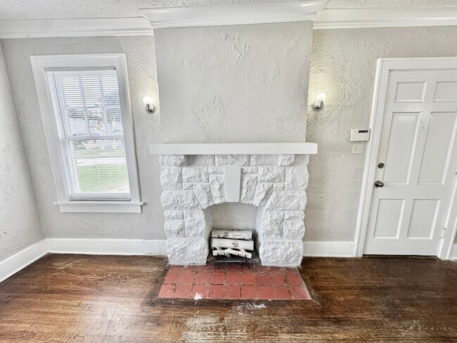Building Photo - 1707 Glenview Ave