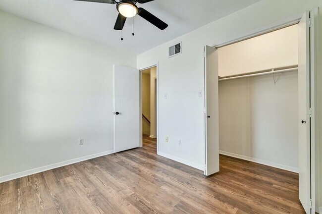 Building Photo - 204 Northwest Dr