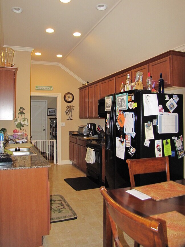 Building Photo - Savannah Place Beauty