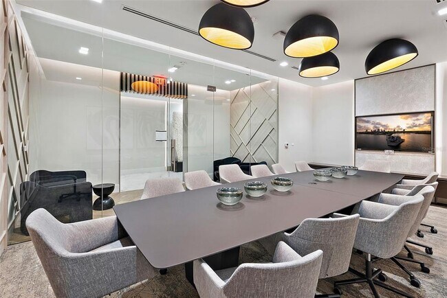 Building Photo - 301 1st St S