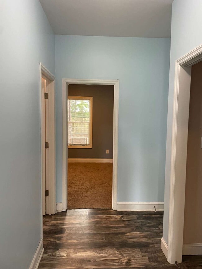 Building Photo - Pet Friendly Three Bedroom Two Full Bathro...
