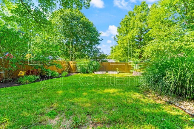 Building Photo - 12100 Maplewood Rd