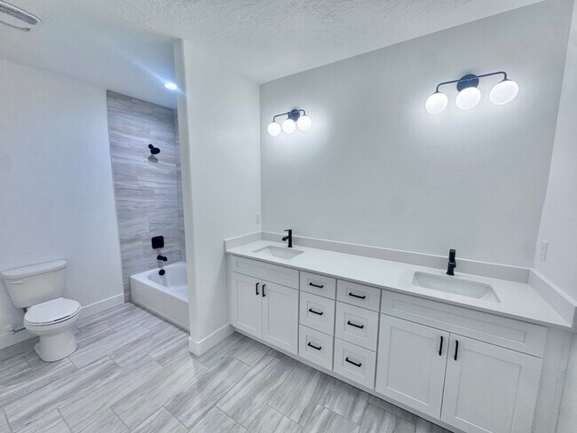 Building Photo - 1436 E 820 N