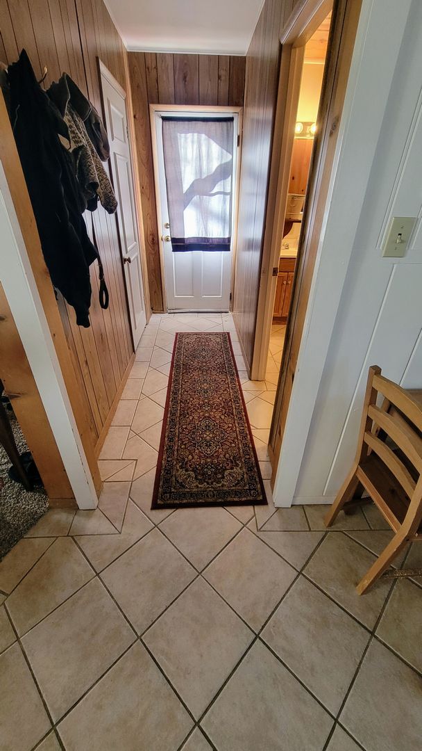 Building Photo - 6836 Lakewood Dr