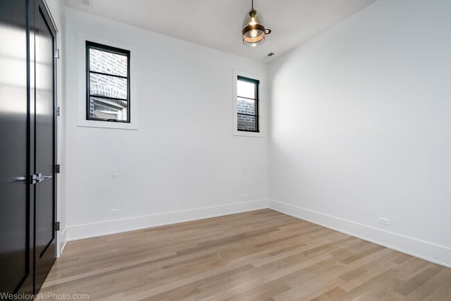 Building Photo - 2041 W Cuyler Ave