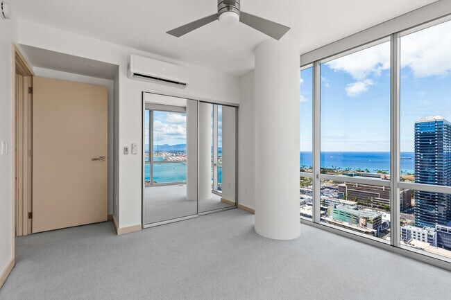 Building Photo - 555 South St