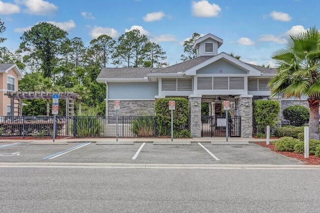 Building Photo - Beautiful 3BR/2BA Condo in Gated Stoney Cr...