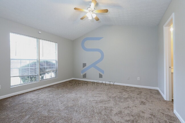 Building Photo - Move in before October 31st and get a $250...