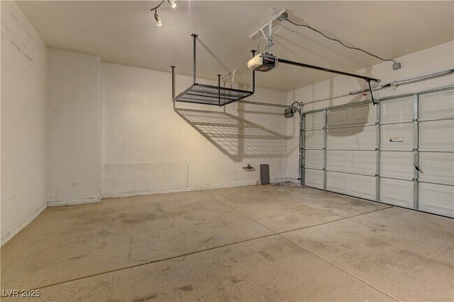 Building Photo - 10654 Solar Hawk Ave