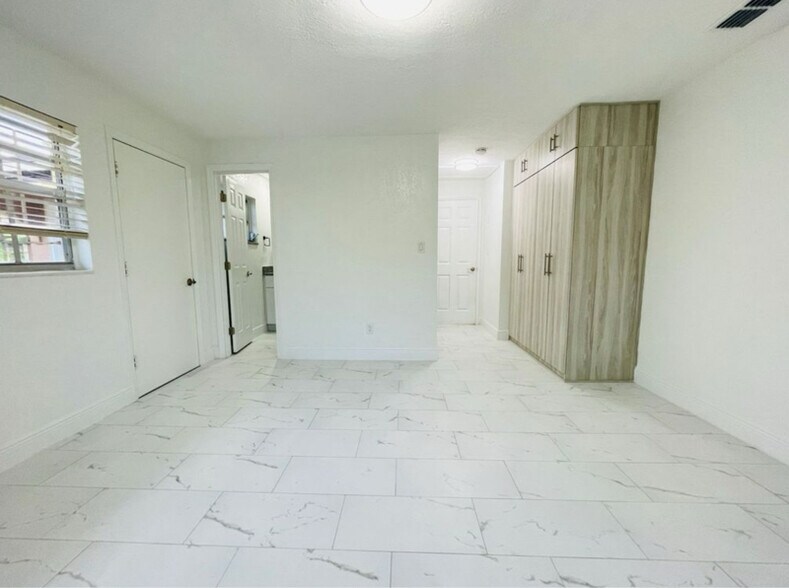 Building Photo - 1015 Galsworthy Ave